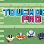 Fem amerikanske fotballspillere sett ovenfra på en grønn bane med teksten TOUCHDOWN PRO over dem