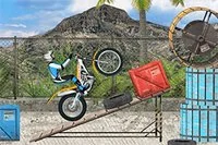 Kjør motorsykkel og passér mange hindringer på banen
