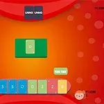 Illustrasjon av et spillebord med fargerike kort og teksten Your Turn i midten, omgitt av ansiktsikoner og poengsummer