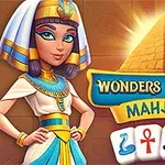 En illustrasjon av en kvinne i egyptisk drakt foran en pyramide med lysstråler, sammen med teksten Wonders of Egypt Mahjong og ikoner av hieroglyfer