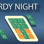Skyet natthimmel bakgrunn med bokser fylt med bokstaver og teksten WORDY NIGHT øverst