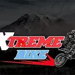 Illustrasjon av en motorsykkel i luften foran en fjellbakgrunn, med teksten Xtreme Bike i rødt og blått