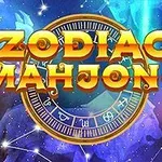Gyldne bokstaver Zodiac Mahjong foran et astrologisk hjul med en stjernefylt, blå og lilla bakgrunn